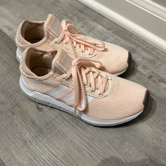 Light pink Adidas Swift Run X Sneakers - Picture 2 of 8